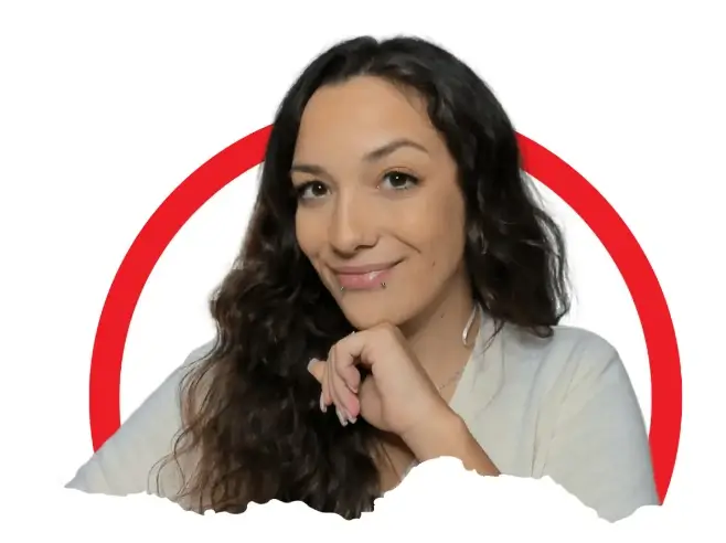 Mari Fuentes, creadora del curso Monetizatube, quien es y qué hace